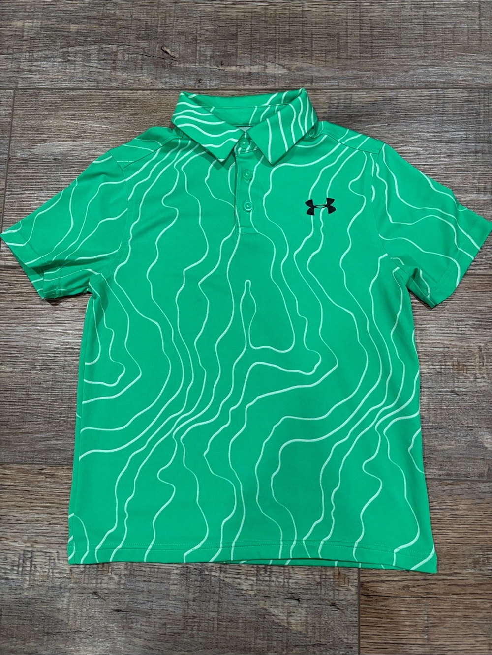 Boys Under Armour golf polo style shirt, green/white. Size YSM